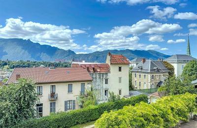 10-Room House of 250 m² for Sale in Aix-les-Bains – Spacious and Versatile